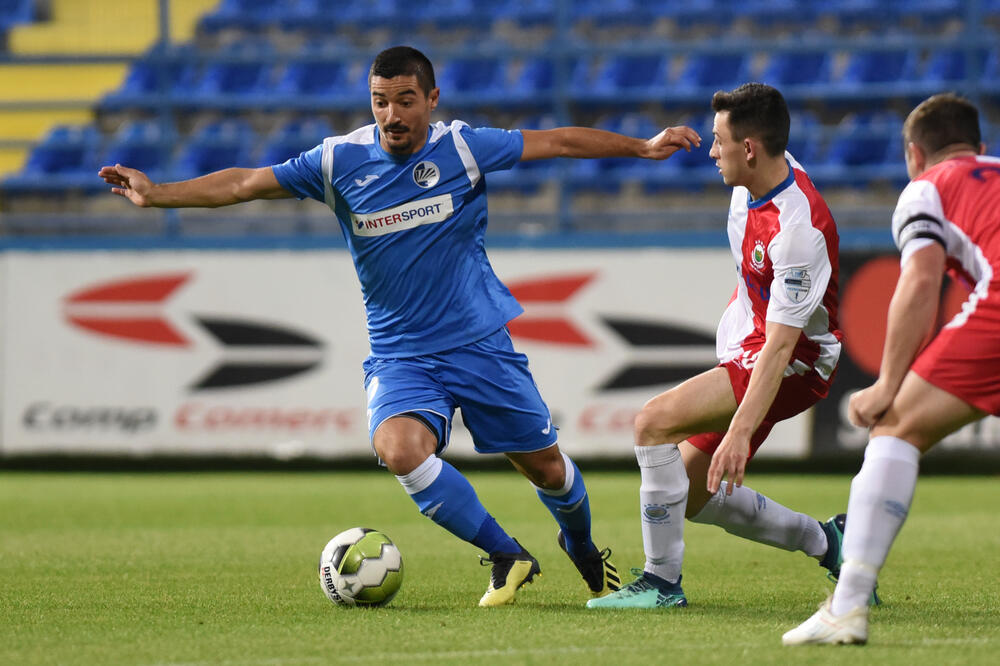 Marko Ćetković na prvoj utakmici Sutjeske i Linfilda, Foto: Savo Prelević
