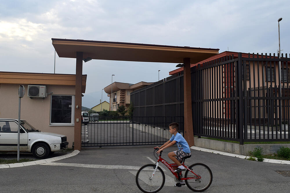 Nedovoljni kapaciteti: Centar za azilante u Spužu, Foto: Boris Pejović