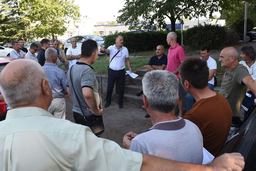 Sa jučerašnjeg protesta ispred uprave “Montecarga”, Foto: Savo Prelević
