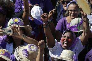 Oko 100.000 žena u Brazilu protestuje protiv predsjednika