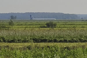 Avion naletio na jato ptica i prinudno sletio: Deset povrijeđenih