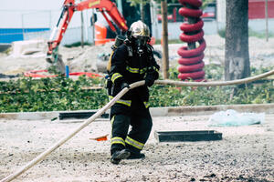 Hiljadu vatrogasaca gasi dva požara na jugu Francuske