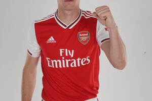 Tirni do oktobra van terena