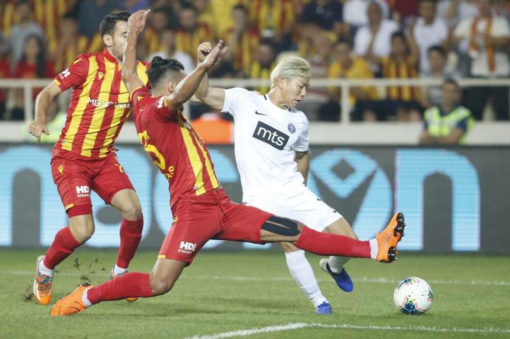 Partizanov Japanac Asano u akciji, Foto: MIROSLAV TODOROVIC