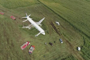 Pogledajte kako je ruski avion sa 226 putnika prinudno sletio u...