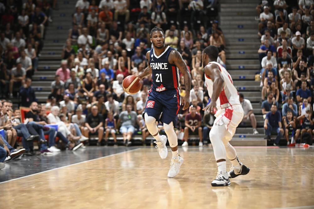 Derik Nidam u duelu sa Andruom Albisijem, Foto: Bellenger/IS/FFBBFFBB