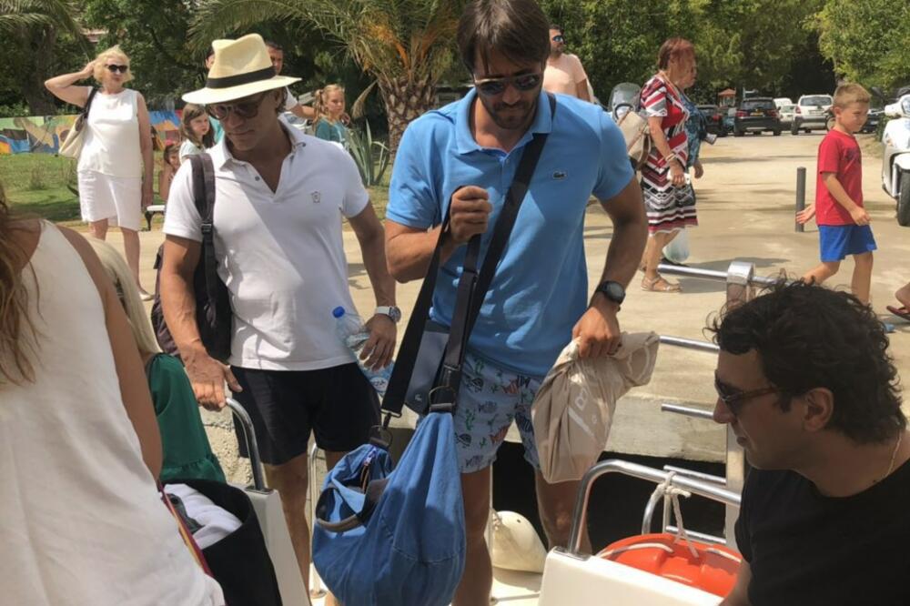 Vučković (u plavoj majici) kreće na maraton, Foto: Vuk Lajović