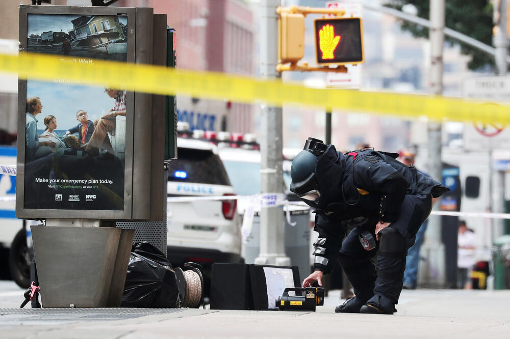 Angažovana jedinica za deaktiviranje eksploziva, Foto: Reuters