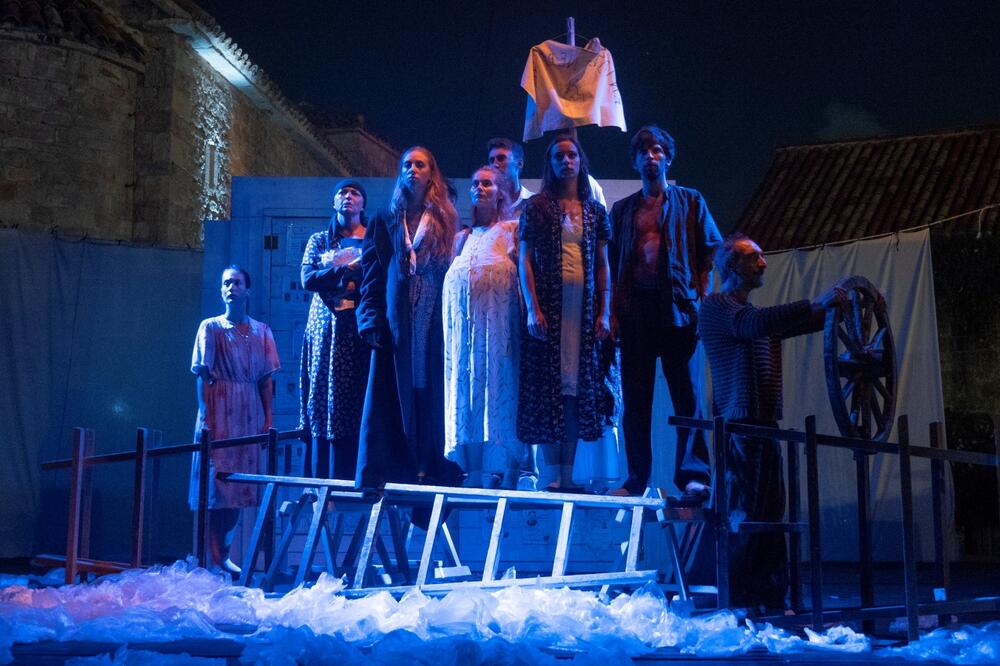 Scenski vrlo atraktivan teatar: Predstava "Luda trava", Foto: Grad teatar