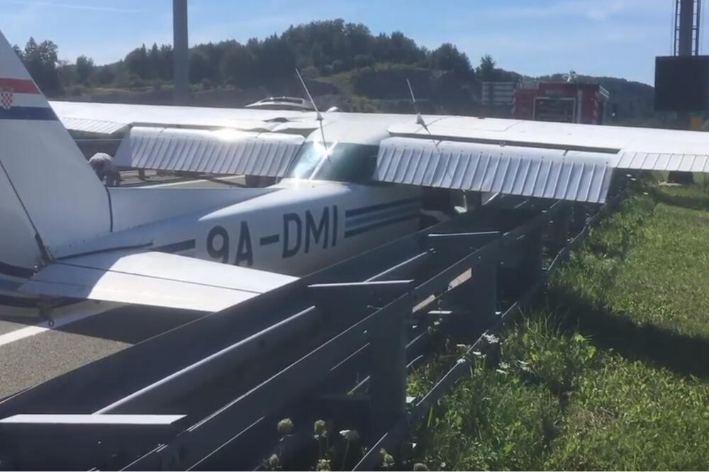 Avion na autoputu, Foto: Screenshot