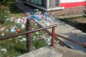 Barski komunalci ogorčeni: Građani bacaju smeće na sve strane, ne...