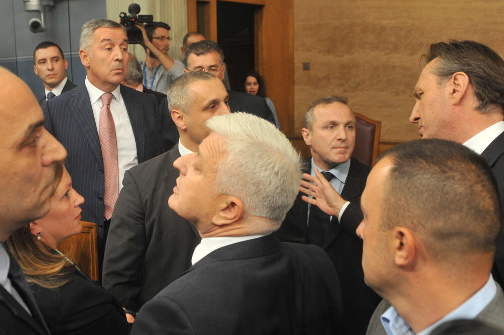 Nijesu rijetki ni pokušaji fizičkih obračuna: Rasprava Đukanovića sa poslanicima DF-a, Foto: Savo Prelević