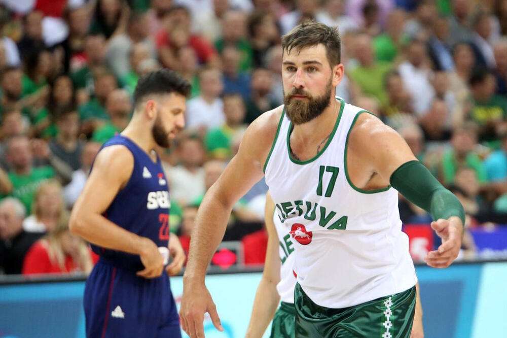 Valančijunas, Foto: Twitter