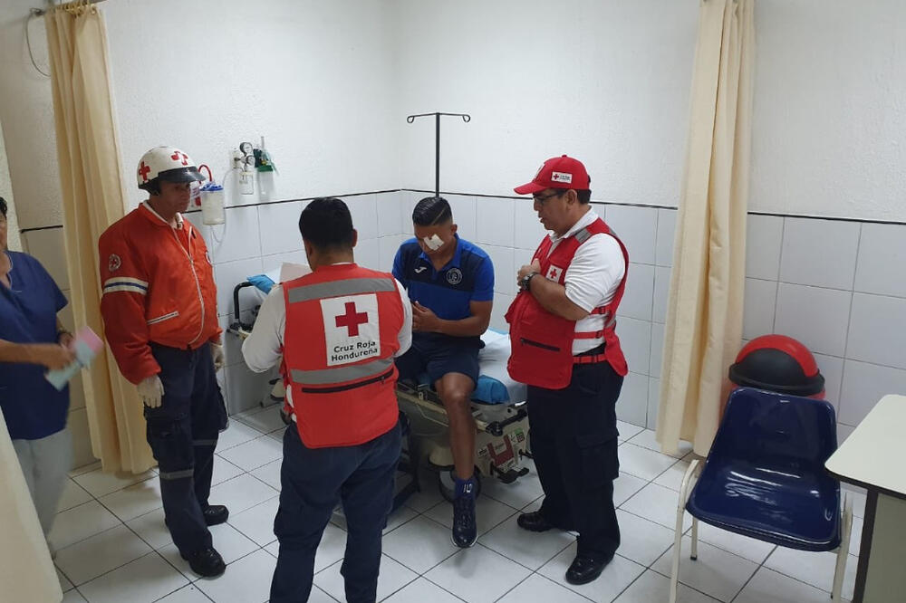 Jedan od povrijeđenih fudbalera u bolnici, Foto: Twitter.com/MOTAGUAcom