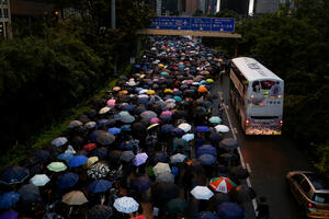Desetine hiljada ponovno protestuju u Hongkongu