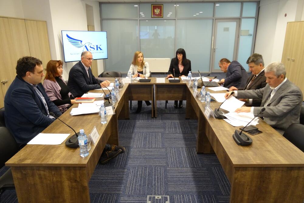 Sa jedne od prethodnih sjednica Savjeta ASK, Foto: Antikorupcija.me