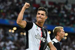 Ronaldo: Mogu da odem u penziju iduće godine, a mogu da igram i do...