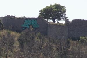 Ispisali grafitima tvrđavu Tabija