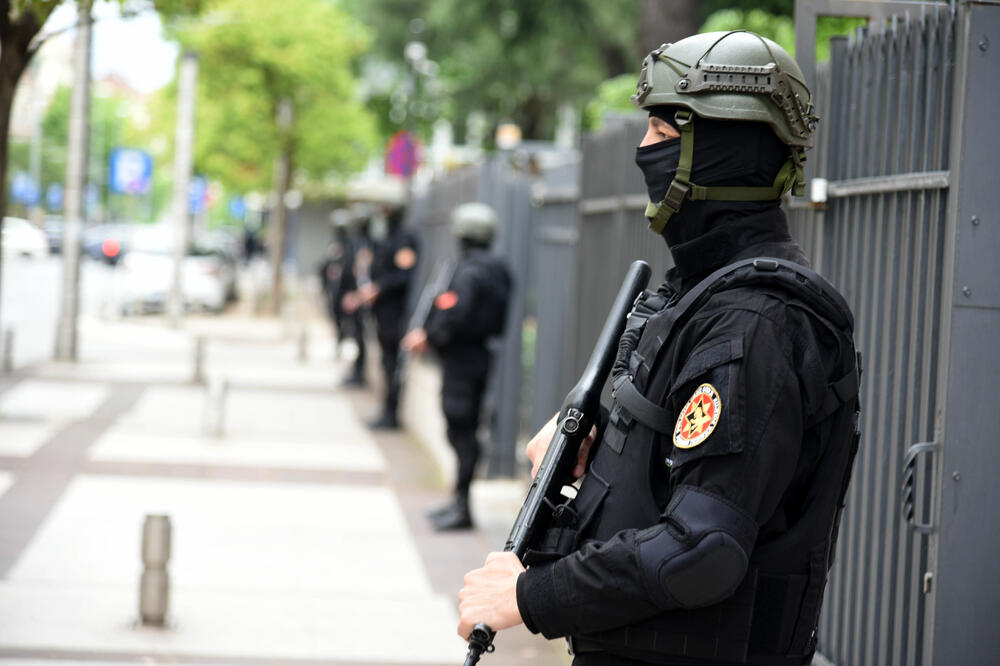 Sud iduće sedmice odlučuje o predlogu Tužilaštva: Policija ispred Višeg suda (ilustracija), Foto: Boris Pejović