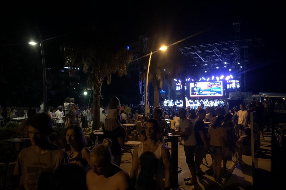 Sa sinoćnje manifestacije, Foto: Ivan Čučuk