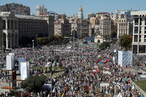 Defile Ukrajinaca povodom Dana nezavisnosti umjesto vojne parade