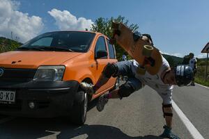 Popšica: Kada longbord projuri kroz srpsko selo
