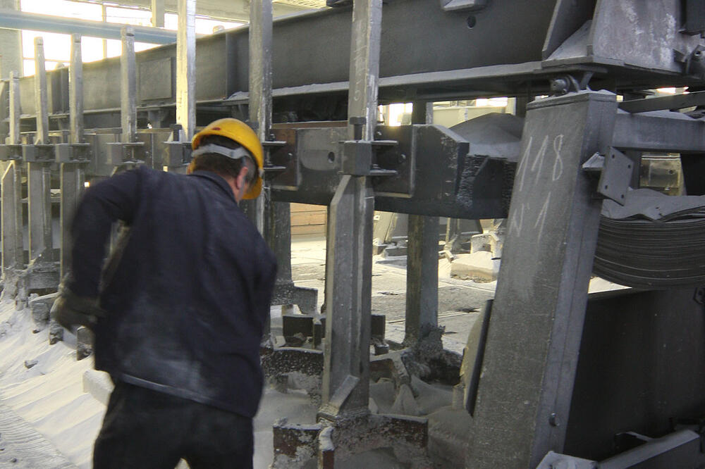 Teški uslovi za rad u Elektrolizi, Foto: Nenad Mandić