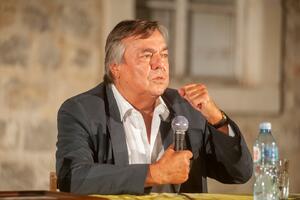 Jedna elita još postoji, to su čitaoci i pisci koji pišu o pravim...