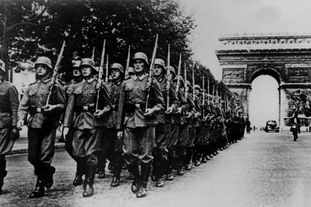 Njemački vojnici u okupiranom Parizu, Foto: Wikimedia Commons:Bundesarchiv