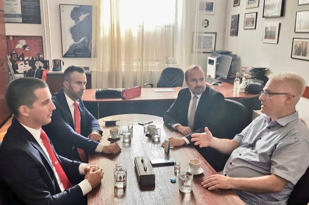 Sa sastanka, Foto: Demokrate