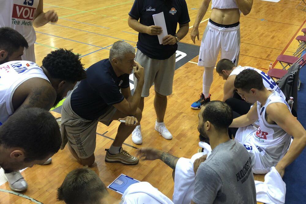 Trener Subotić sa igračima Budućnosti