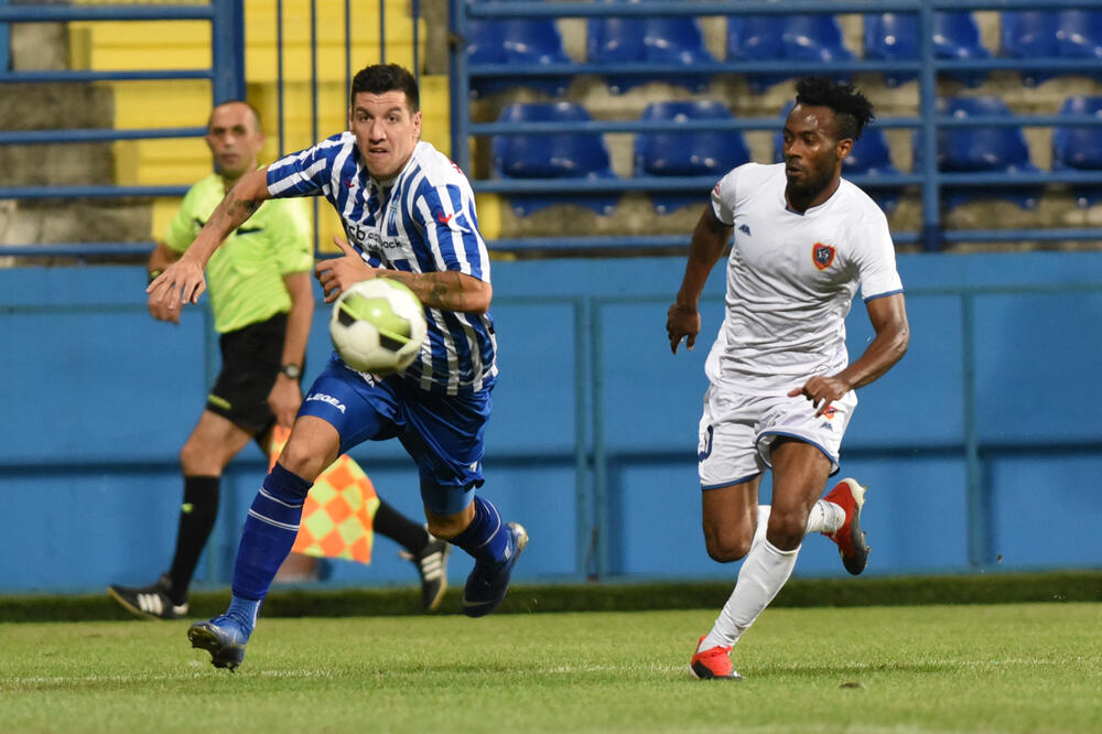 Petar Grbić u duelu sa Jamoom iz Zete, Foto: Savo PRELEVIC