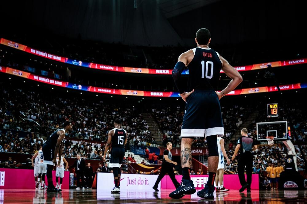 Amerikanci na parketu