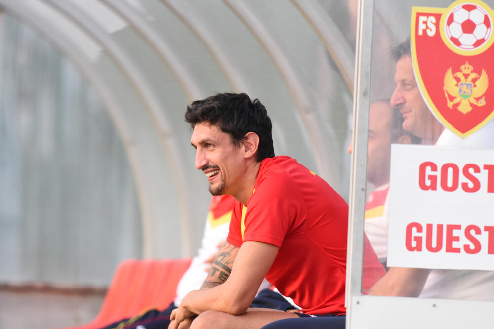 Savić je sa klupe odgledao trening, Foto: Savo Prelević