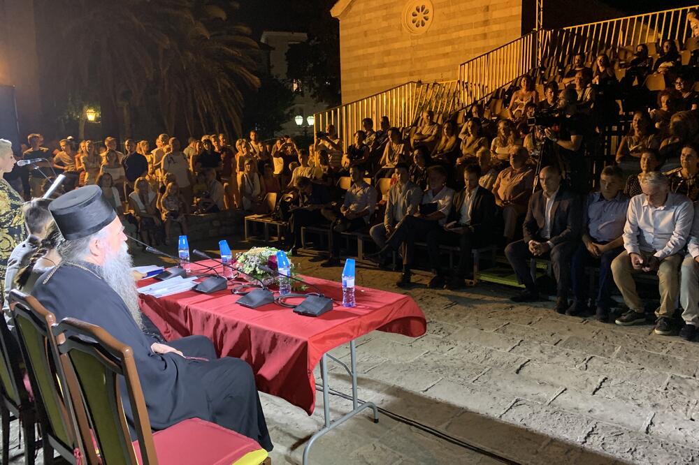 Manifestacija organizovana po treći put: Sa otvaranja, Foto: Književni festival "Ćirilicom"