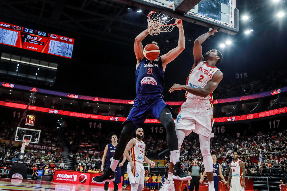 Nikola Milutinov na meču sa Angolom, Foto: CHINA STRINGER NETWORK