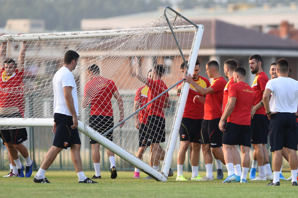 Fudbalska reprezentacija Crne Gore, Foto: Savo Prelević