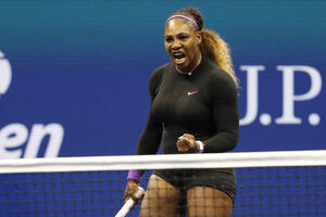 Serena u velikom stilu do polufinala i 100. pobjede na US openu