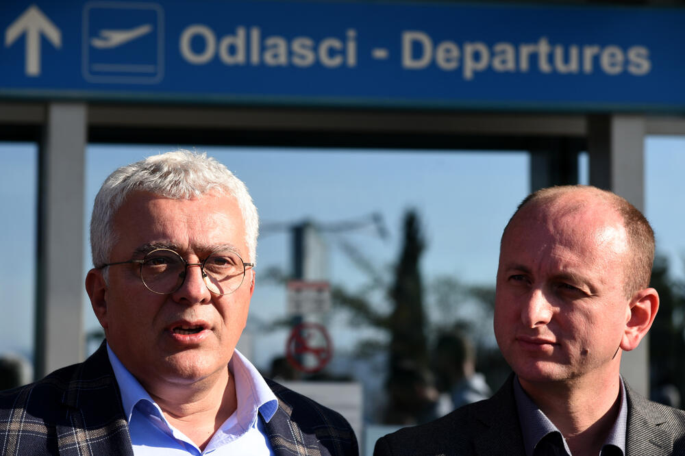 Andrija Mandić i Milan Knežević na podgoričkom aerodromu, Foto: Boris Pejović, Boris Pejović