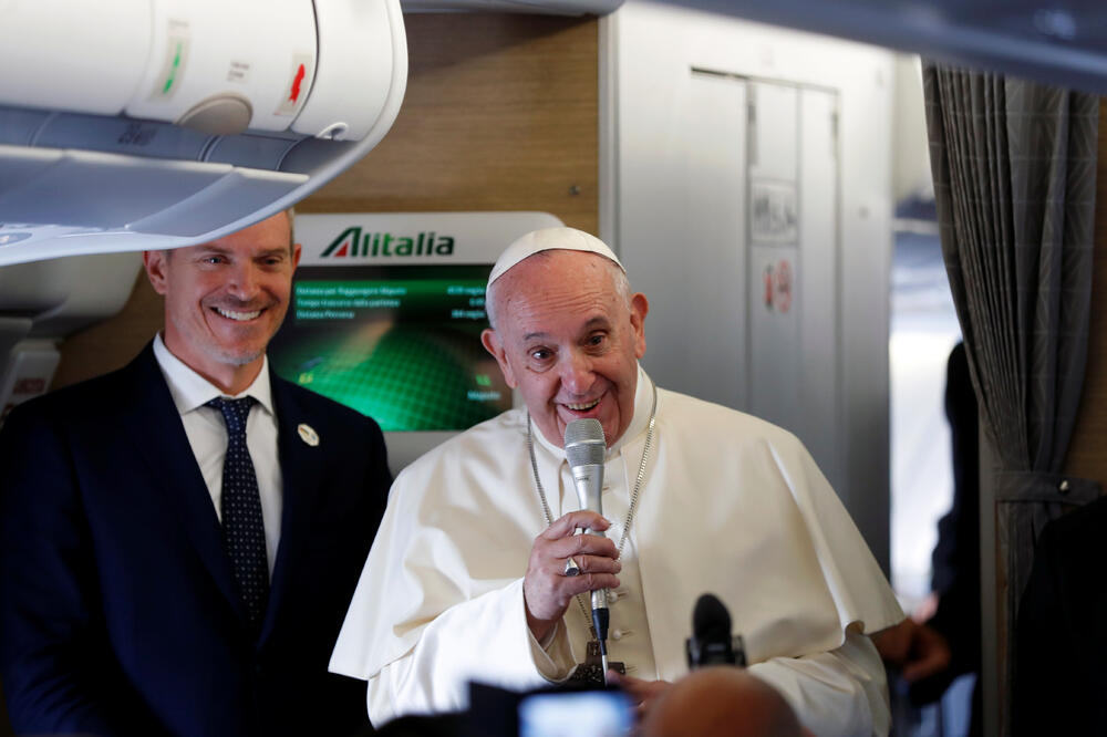 Papa Franjo u avionu za Mozamik, Foto: Reuters