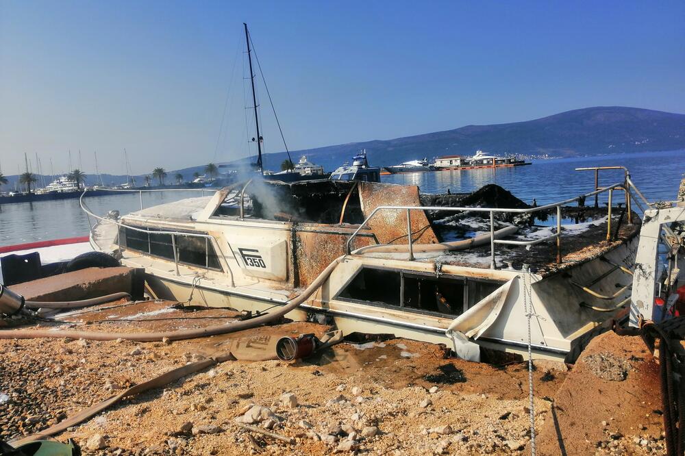 Jahta nakon požara, Foto: SZS Tivat