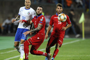 "Azuri" i "furija" pet od pet na polovini puta na Euro