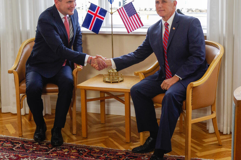 Johaneson nosio i narukvicu u duginima bojama, Foto: GEIRIX