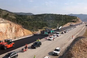 Vlada: Počelo prvo asfaltiranje na Autoputu Bar - Boljare (VIDEO)