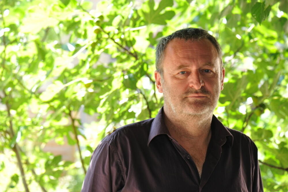 Pisac između dva jezika