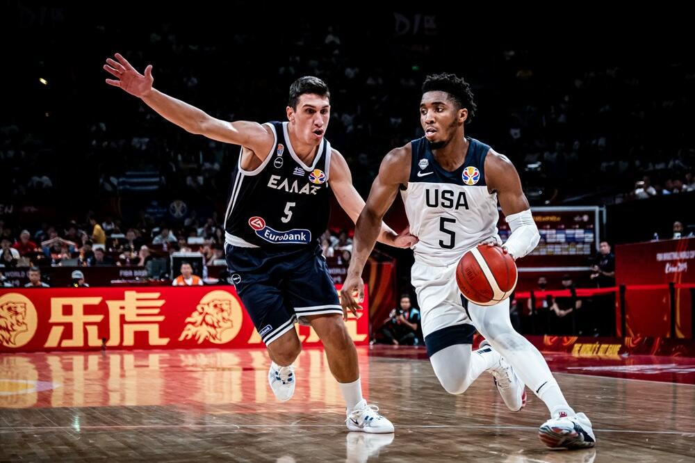 Donovan Mičel u duelu sa Larencakisom