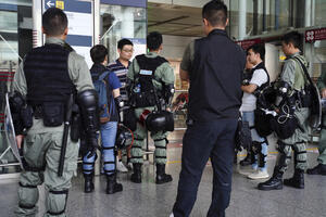 Hongkong: Policija spriječila protest na aerodromu, demonstranti u...