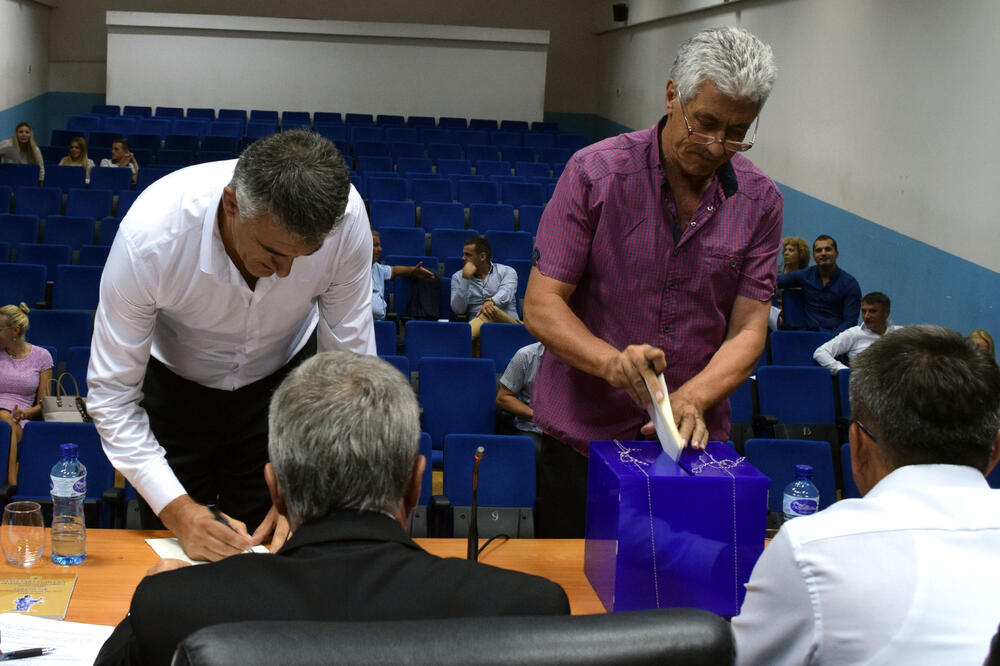 Sa jedne od ranijih sjednica SO Golubovci, Foto: Luka Zeković