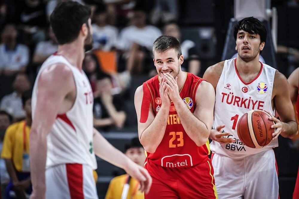 Nevjerica: Dino Radončić u finišu meča sa Turskom, Foto: FIBA