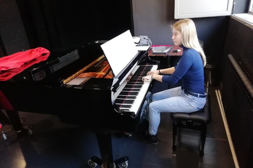 Svira i po sedam sati dnevno, Foto: Privatna arhiva